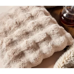 Accessoires*Beddenbriljant Pom Rabbit Fur - sierkussen Zand (50 x 50)