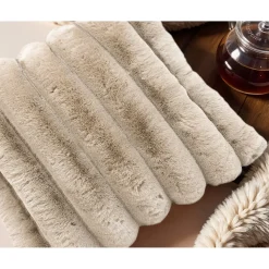 Accessoires*Beddenbriljant Rib Rabbit Fur - sierkussen Zand (50 x 50)
